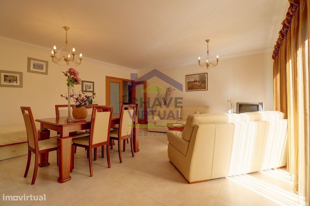 Apartamento T3 com Garagem e Arrecadação - Centro Lourinhã