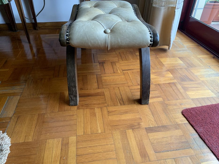 Banco de pousa pés