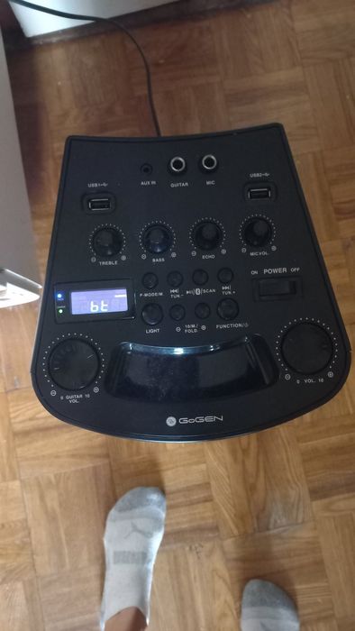 Музична колонка з мікрофоном