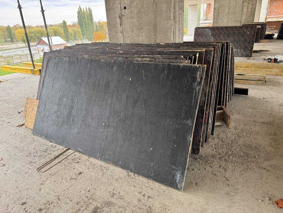 Продаю фанеру ламіновану. Гладка 21 мм.