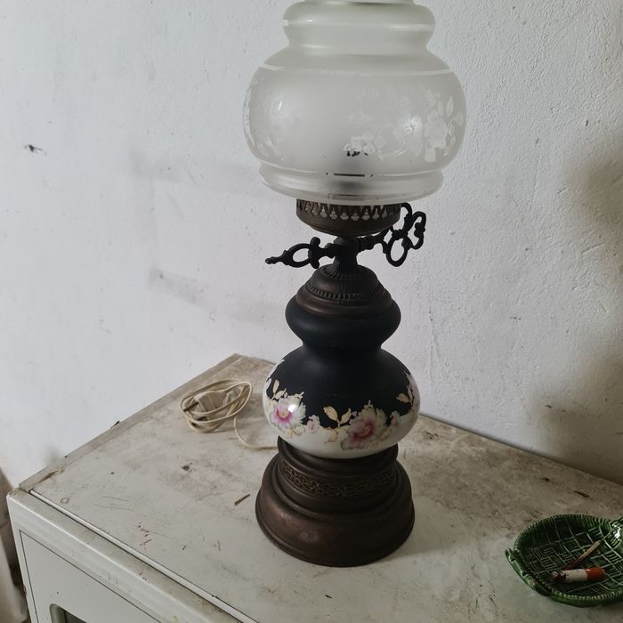 Candieiros antigos de mesa444248941952378881