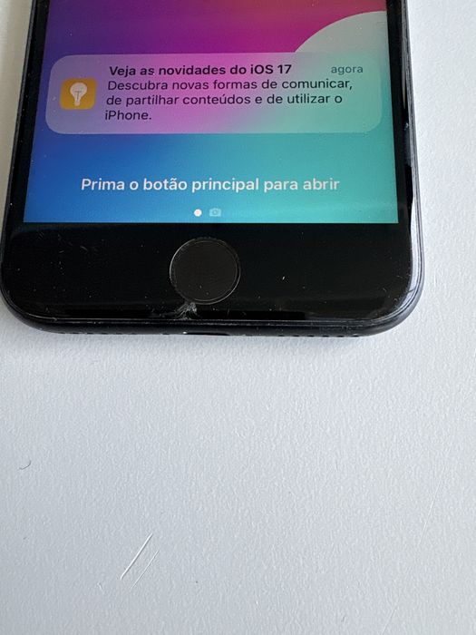 Iphone se 2a geracao com pequena marca junto touchid