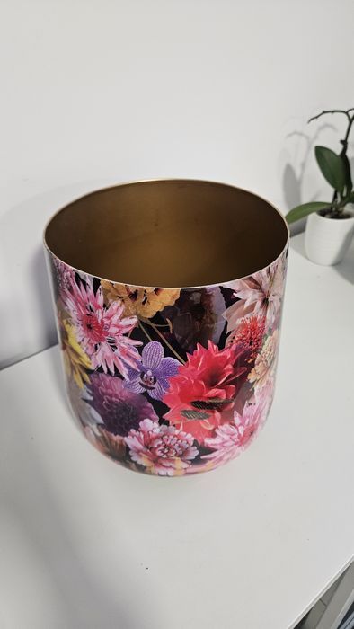 Vaso decorativo em latão