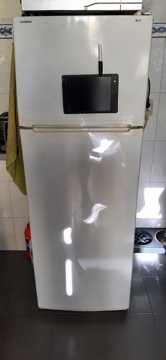 Frigorífico  Siemens com congelador