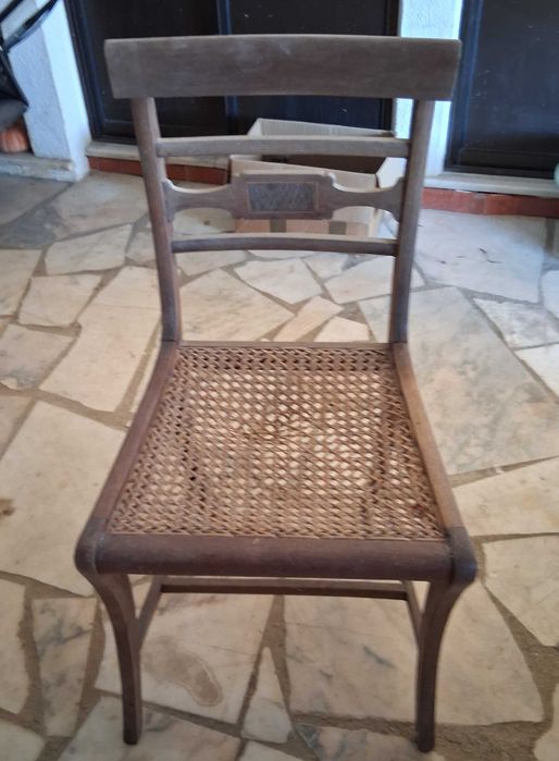 Cadeiras antigas em madeira, para restauro ou costumização