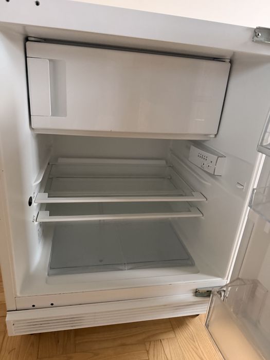 Lodówka podblatowa  do zabudowy Electrolux LFB3AF82R
