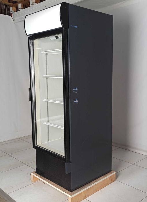Холодильна шафа-вітрина 
