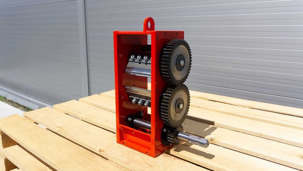 MECHANIZM tnący == REBAK walcowy do gałęzi R-100=== REMET