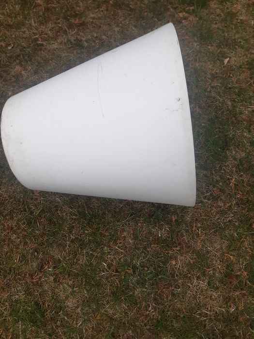 Gładka duża plastikowa doniczka. Fi 40 cm
