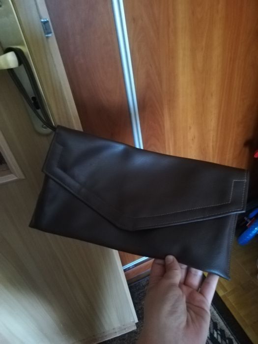 Sprzedam brązową kopertówkę