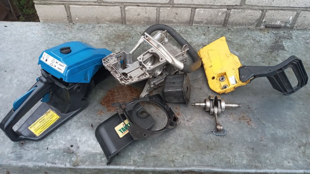 Продам бензопилу на запчасти.