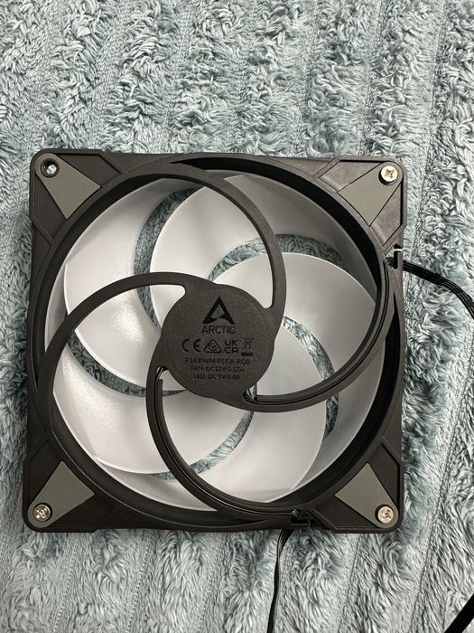 Кулер Arctic 140мм