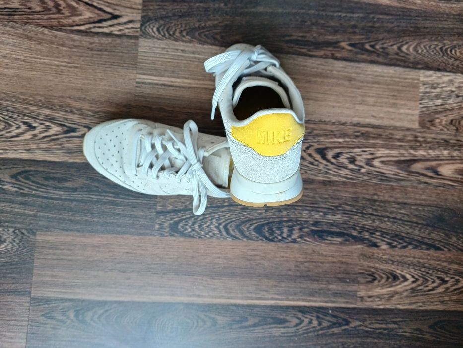 Nike жіночі кросівки
