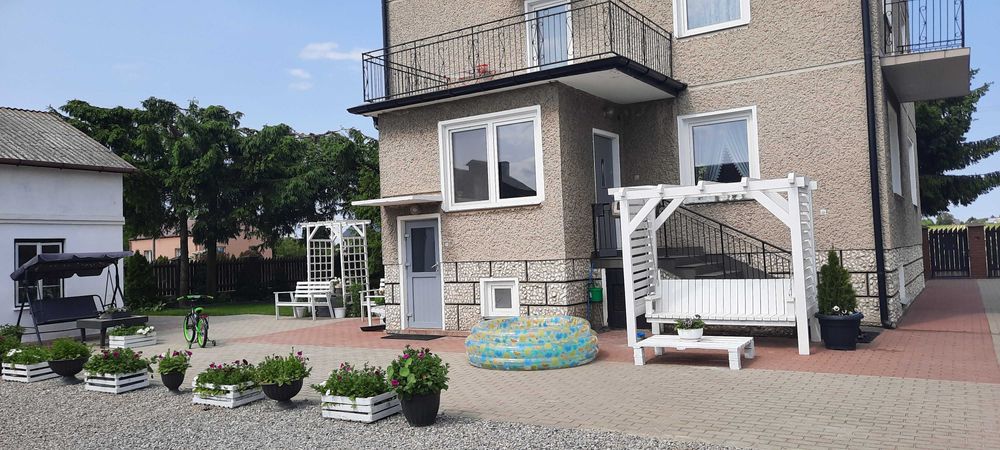 Dom, budynki gospodatcze plus ogród