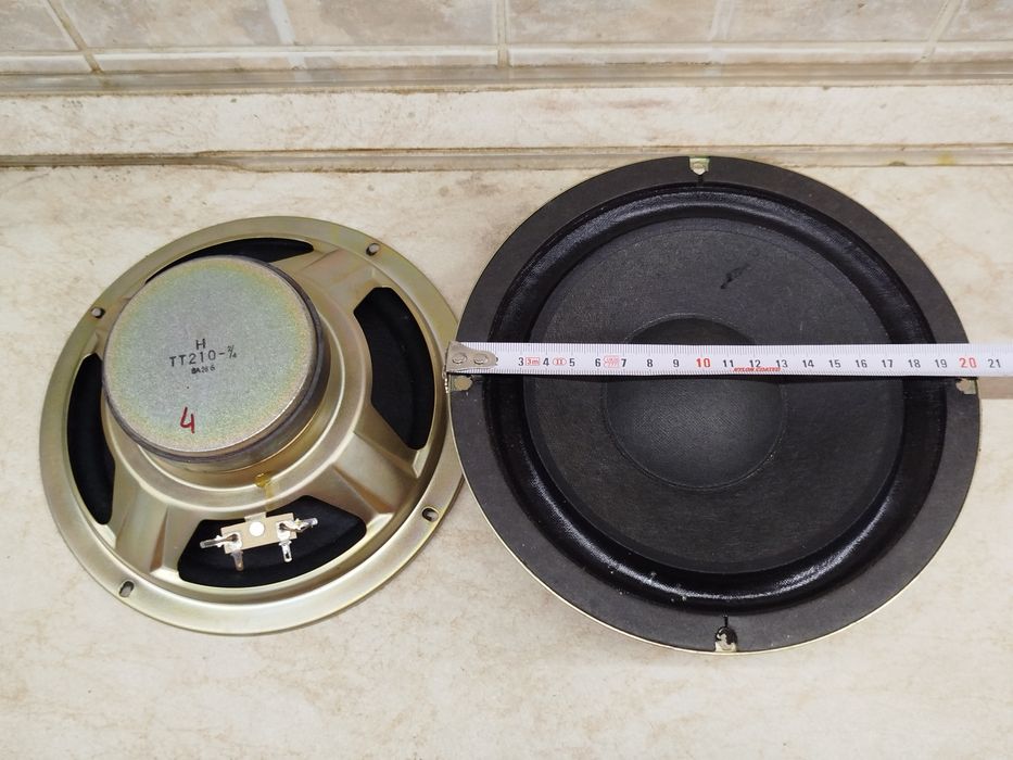 Низкочастотные динамики . 20 см , 8" .