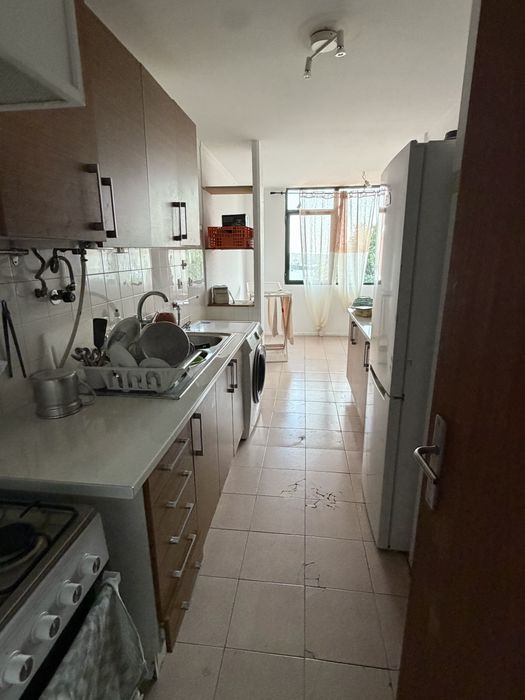 Quarto para arrendar Av General Humberto Delgado 18
