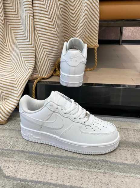 Białe trampki męskie NIKE, rozmiar 42