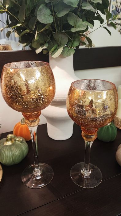 Castiçais lindíssimos em tons dourados