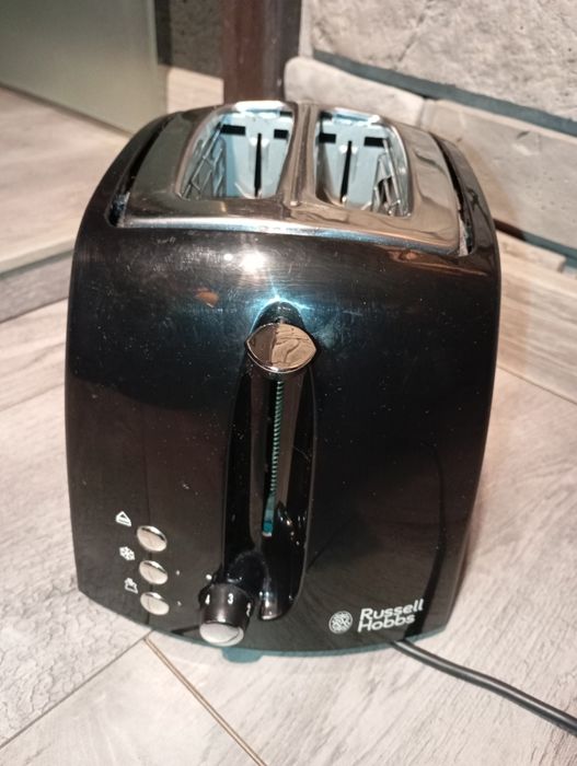 Czarny toster, opiekacz Russell Hobbs Model 22601, Moc 700-850W