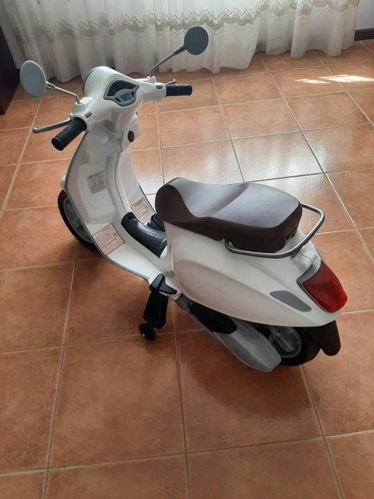 Scooter eléctrica para criança
