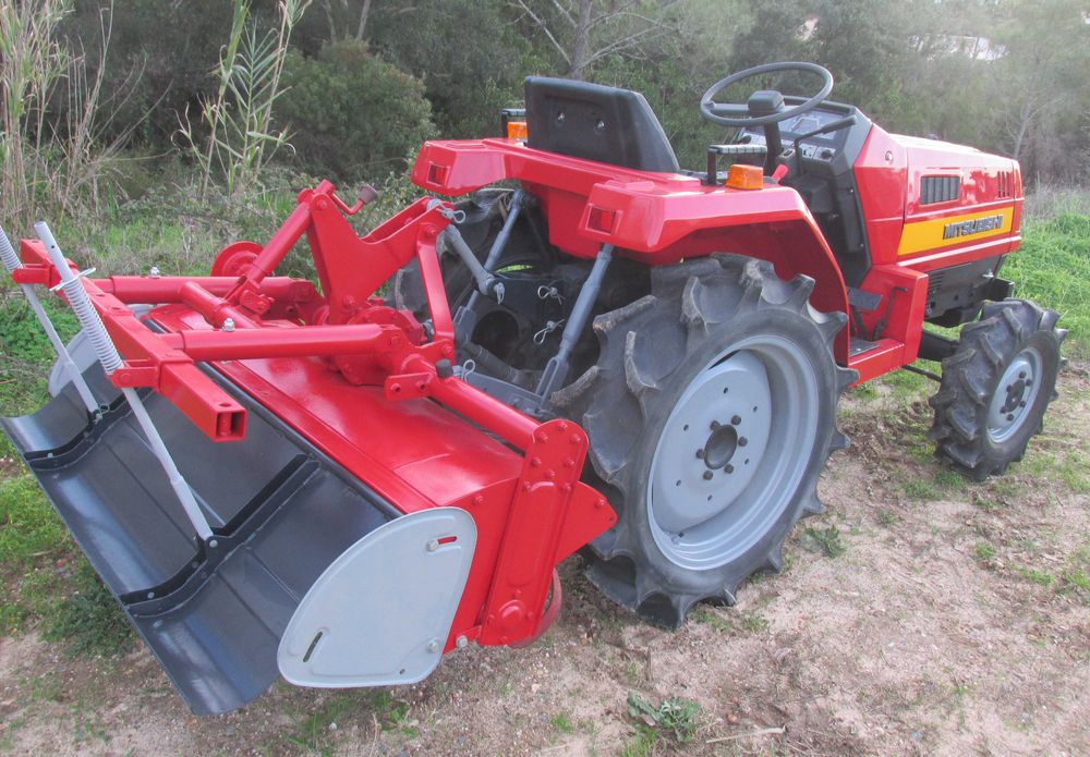 Trator Mitsubishi MT18 com Alfaia(Reservado).