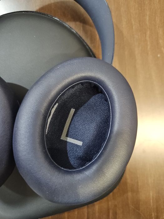 Bose QuietComfort 700 – niebieskie, etui i kabel
