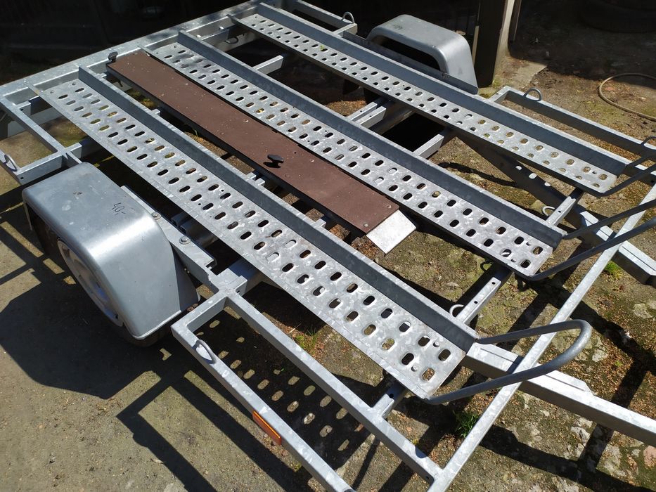 Wypożyczalnia wynajem przyczep, lawet