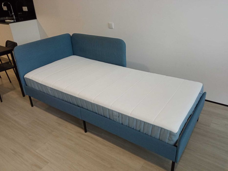 Conjunto Mesa (com 4 cadeiras) e Cama (com colchão)