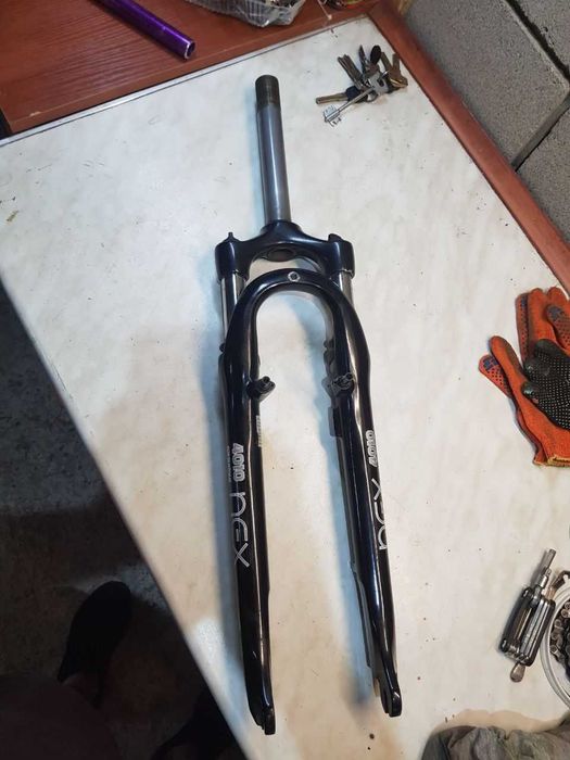 Вилка Suntour NEX 4010 різьбова під 28'' колесо