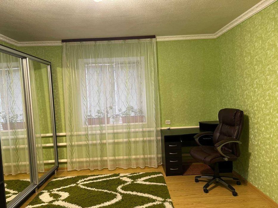 Продається просторий житловий будинок з земельною ділянкою 0,43 га