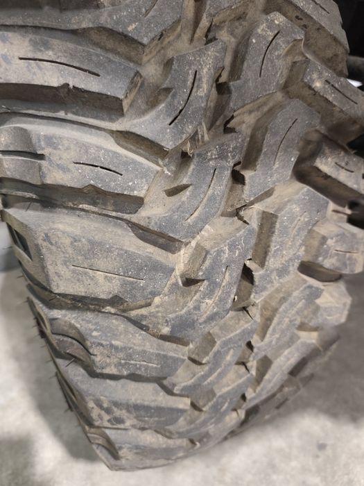 4 pneus e jantes 32/11.5R15 Cooper furação Jeep