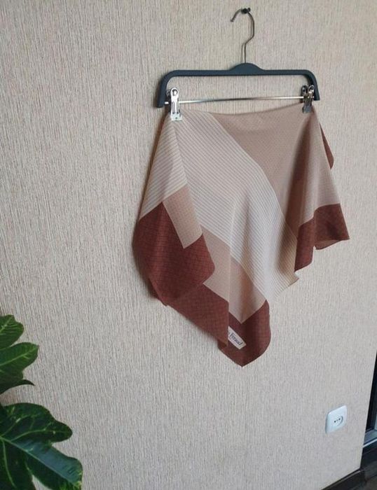 Шовкова хустка, косинка від французького модельєра  louis feraud