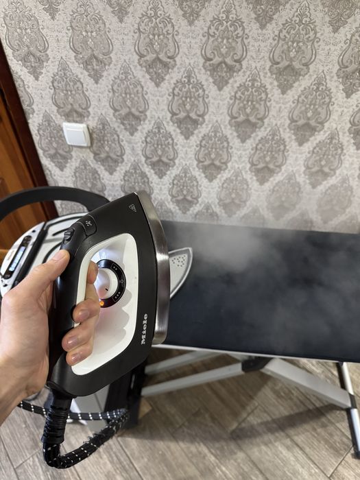 Гладильна система Miele B3847 (Прасувальна система) Відпарювання.