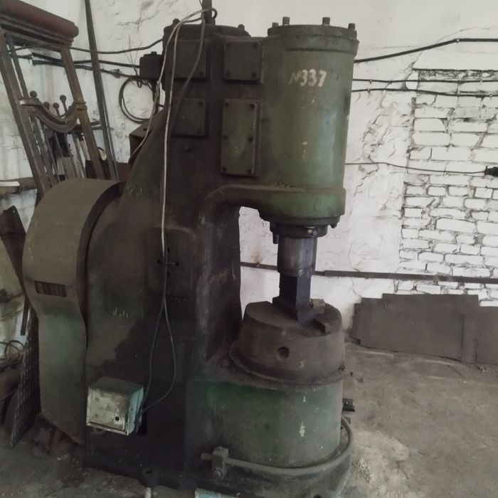 Молот пневматический, кузнечный