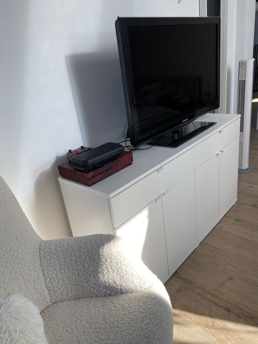 IKEA, kredens vihals