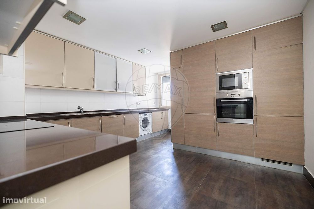 Apartamento T4 para arrendamento