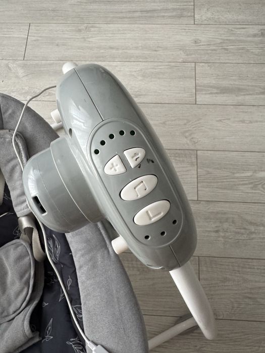 Крісло гойдалка lionelo