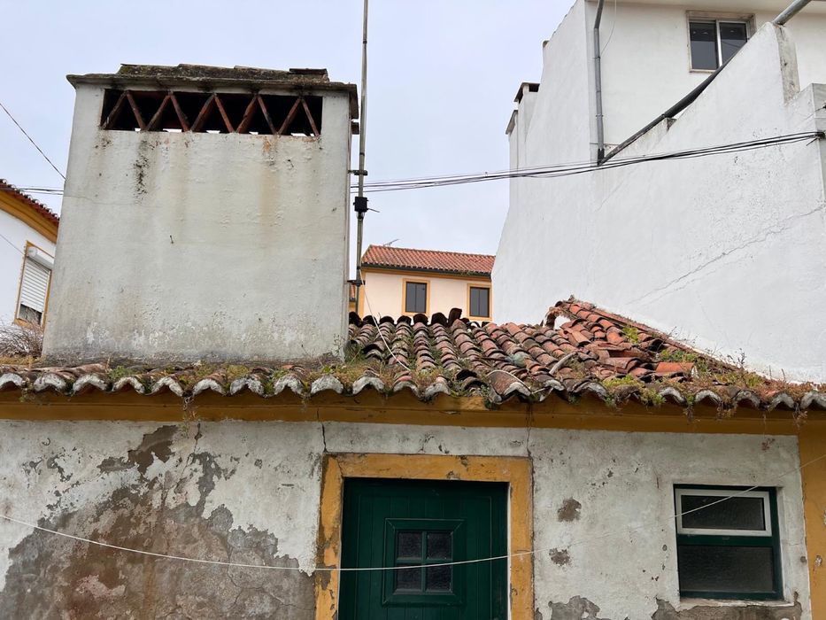 Predio para Recuperação no Rossio, Abrantes - 29900€