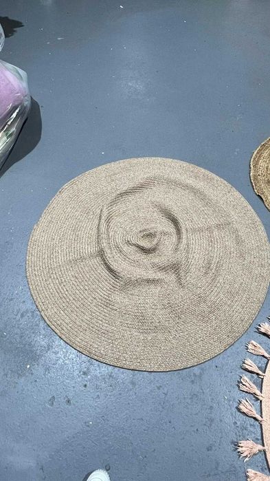 Round floor rug