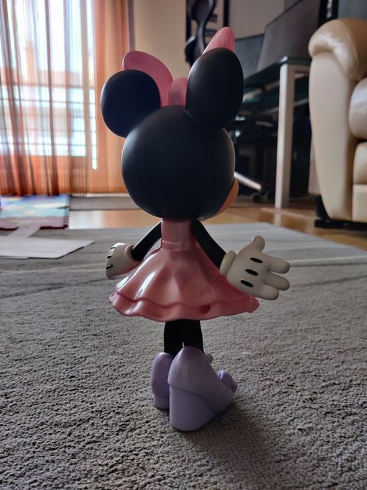 Boneca interactiva Minnie Mouse com música e varinha mágica