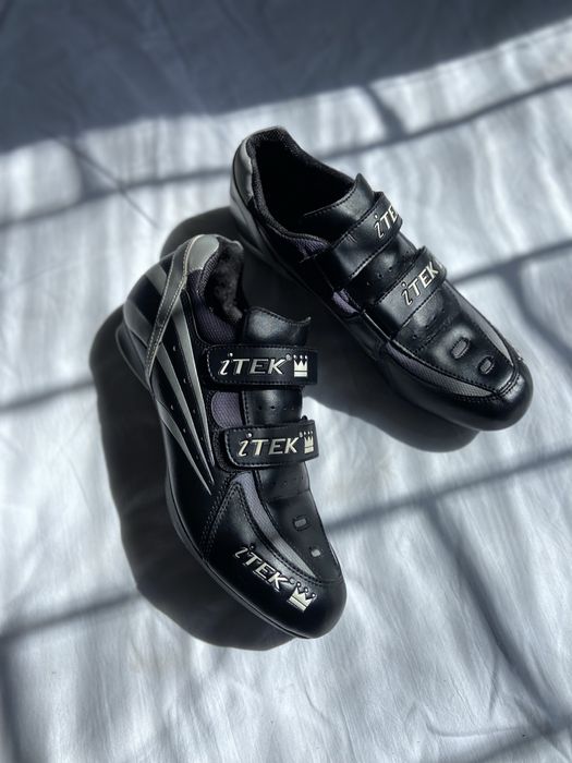 Веловзуття, велокросівки, велотуфлі Itek