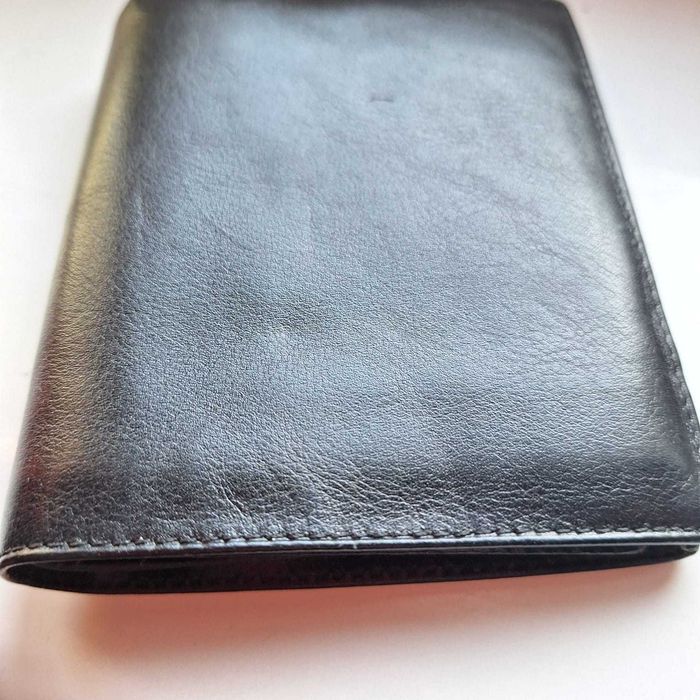 czarny meski portfel