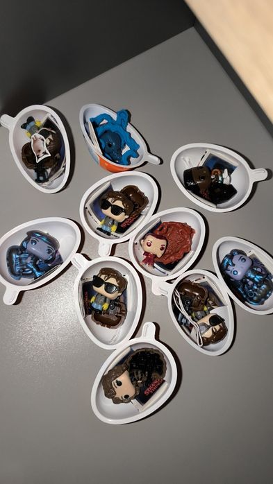 Фігурки kinder joy stranger things