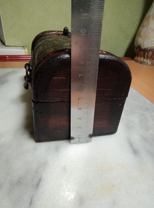 Продам шкатулку сундучок.