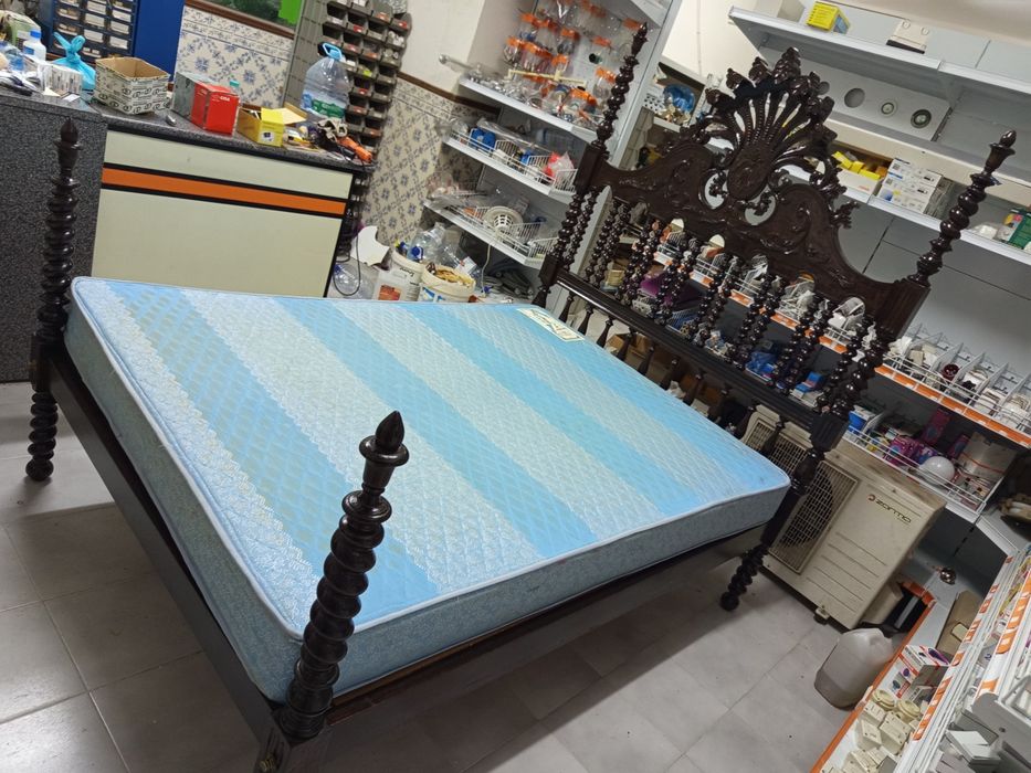 Cama antiga madeira maciça