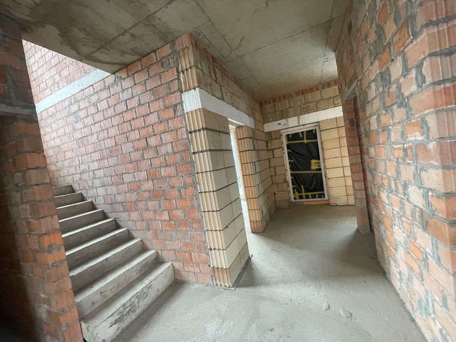 Будинок із терасою та автонавісом у Крюківщині