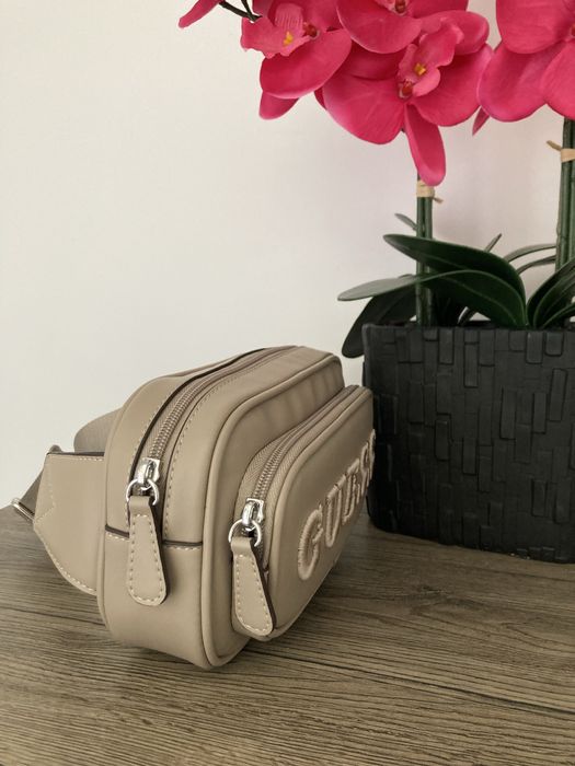 Nowa nerka crossbody Guess