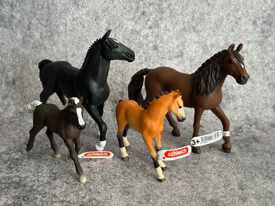 Schleich - zestaw 2 konie + 2 źrebaki 17123, 17124, 17077, 17127 nowe