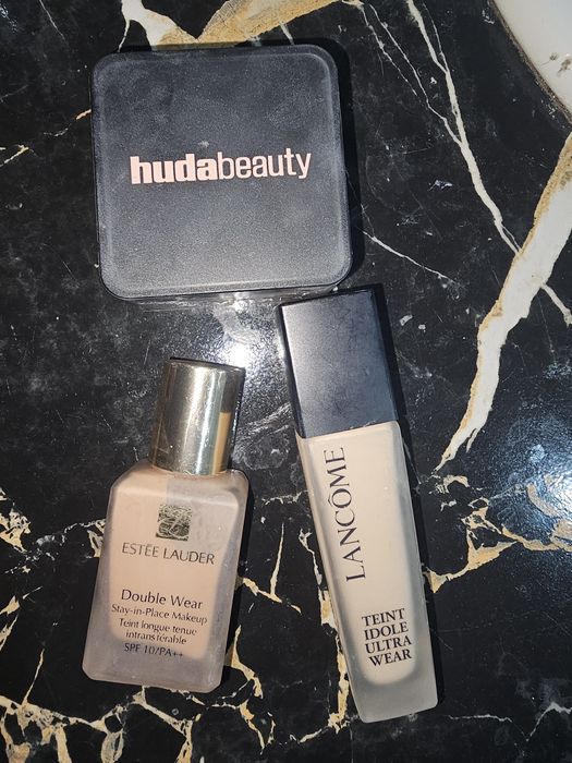 Puder huda podklad lancome este lauder