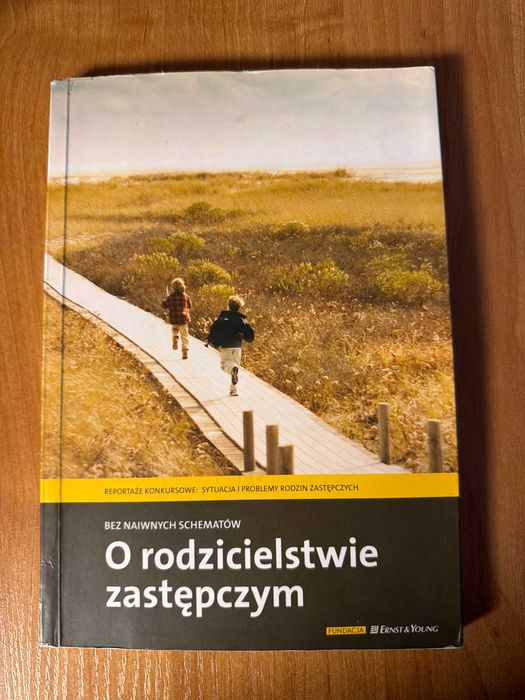 O rodzicielstwie zastępczym – praca zbiorowa